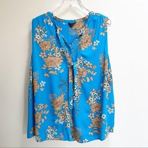 Torrid Top Blue Floral Crepe Sleeveless Flowers Collarless Front Tie Torrid Sz 4